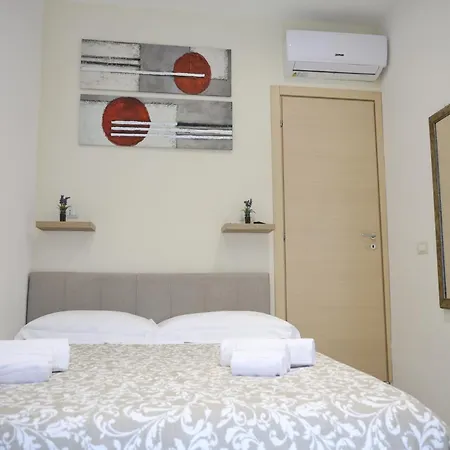 Apartament Casa Barbara 15-17 *